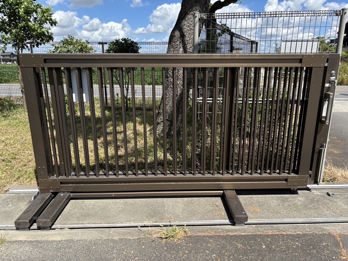 愛知県安城市　大型引戸門扉補強工事　LIXIL スタイルシェード